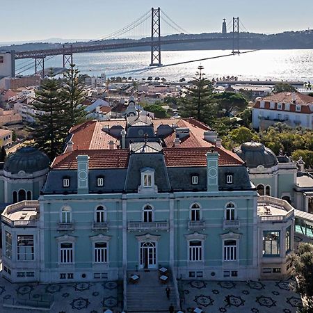 Pestana Palace Lisboa Hotel & National Monument - The Leading Hotels Of The World Dış mekan fotoğraf The Palace of the Dukes of Cadaval, the main building of the National Museum of Archaeology.