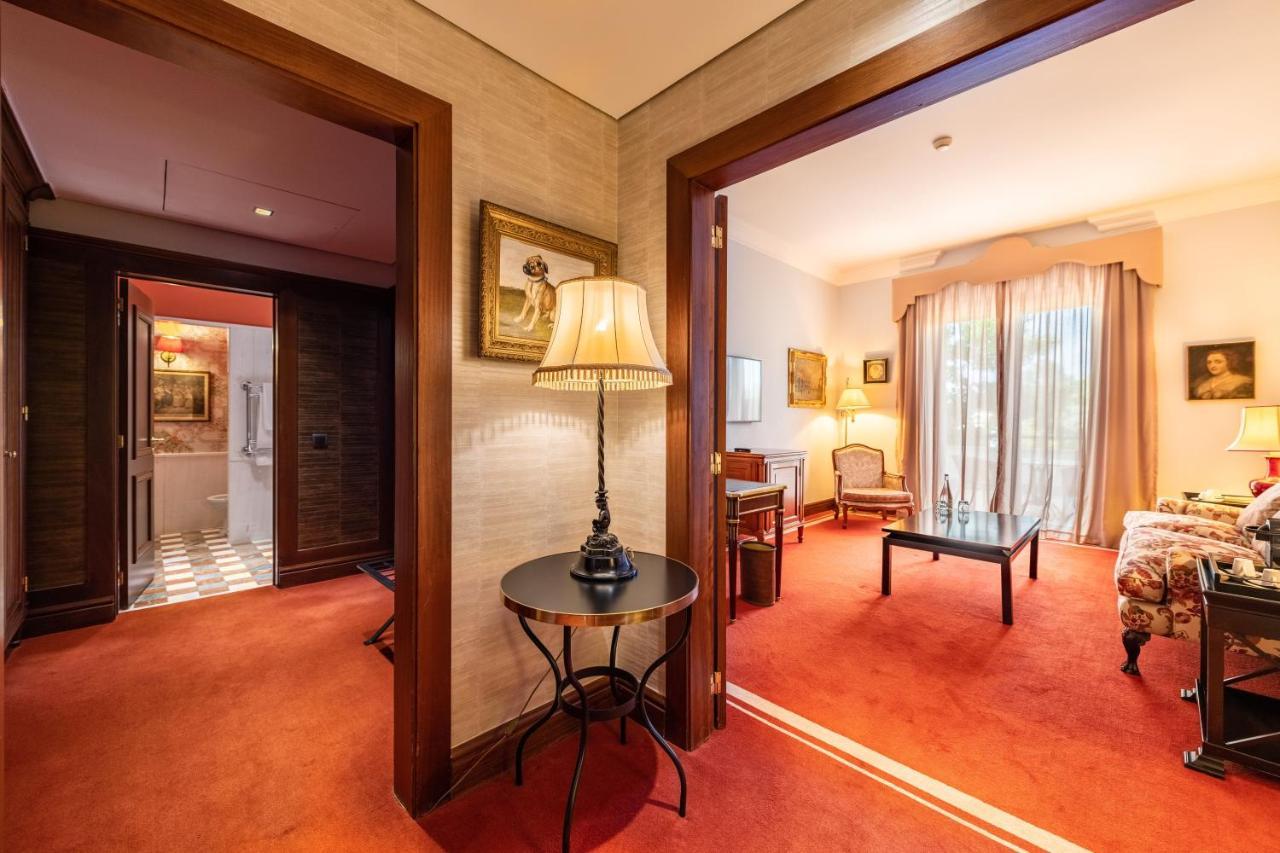 Pestana Palace Lisboa Hotel & National Monument - The Leading Hotels Of The World Dış mekan fotoğraf A suite at the Hotel