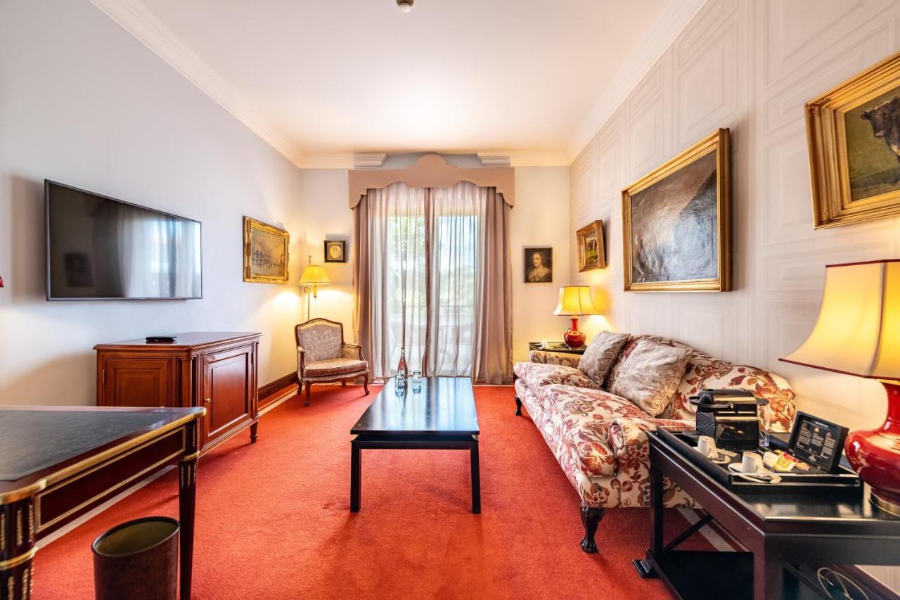 Pestana Palace Lisboa Hotel & National Monument - The Leading Hotels Of The World Dış mekan fotoğraf A living room at the hotel