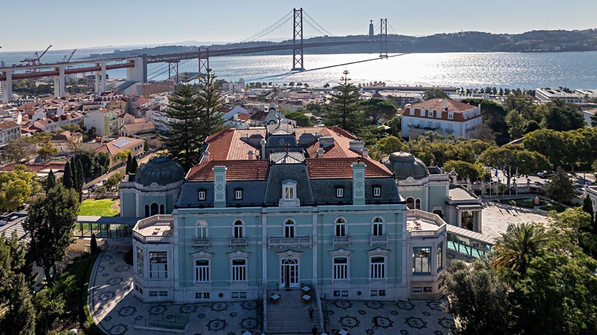 Pestana Palace Lisboa Hotel & National Monument - The Leading Hotels Of The World Dış mekan fotoğraf The Palace of the Dukes of Cadaval, the main building of the National Museum of Archaeology.