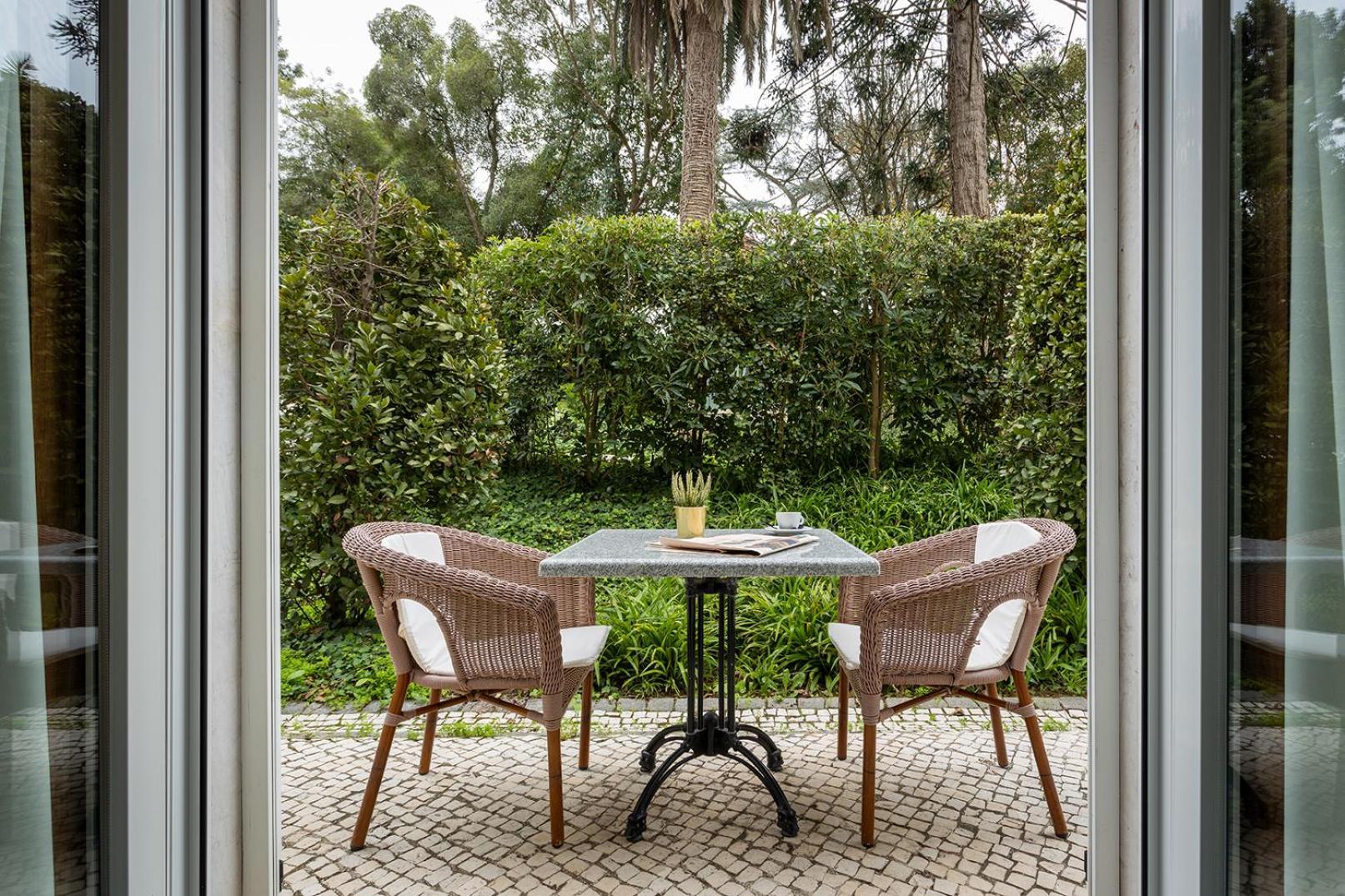 Pestana Palace Lisboa Hotel & National Monument - The Leading Hotels Of The World Dış mekan fotoğraf A patio in Lisbon, Portugal