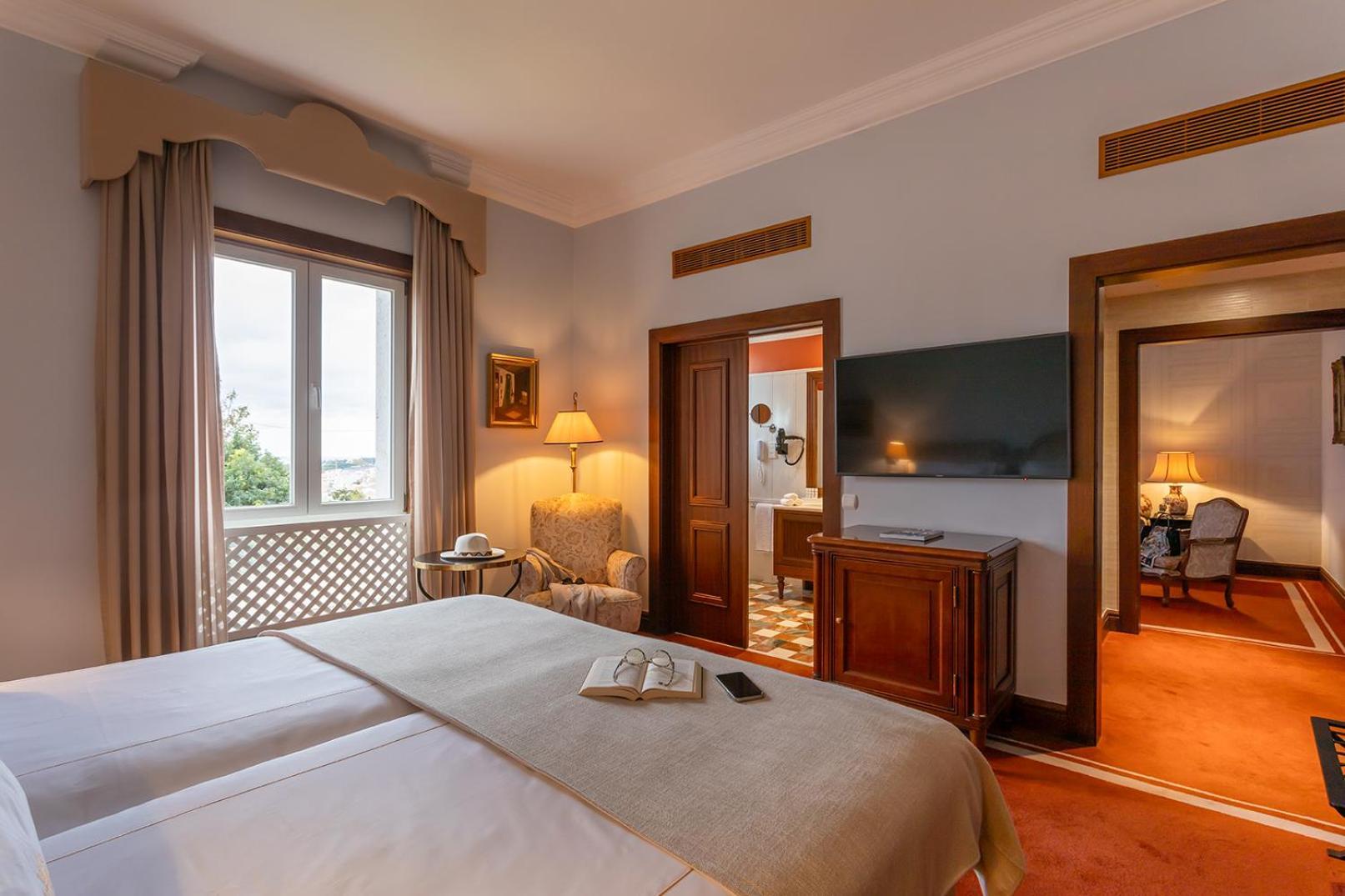 Pestana Palace Lisboa Hotel & National Monument - The Leading Hotels Of The World Dış mekan fotoğraf A suite at the hotel
