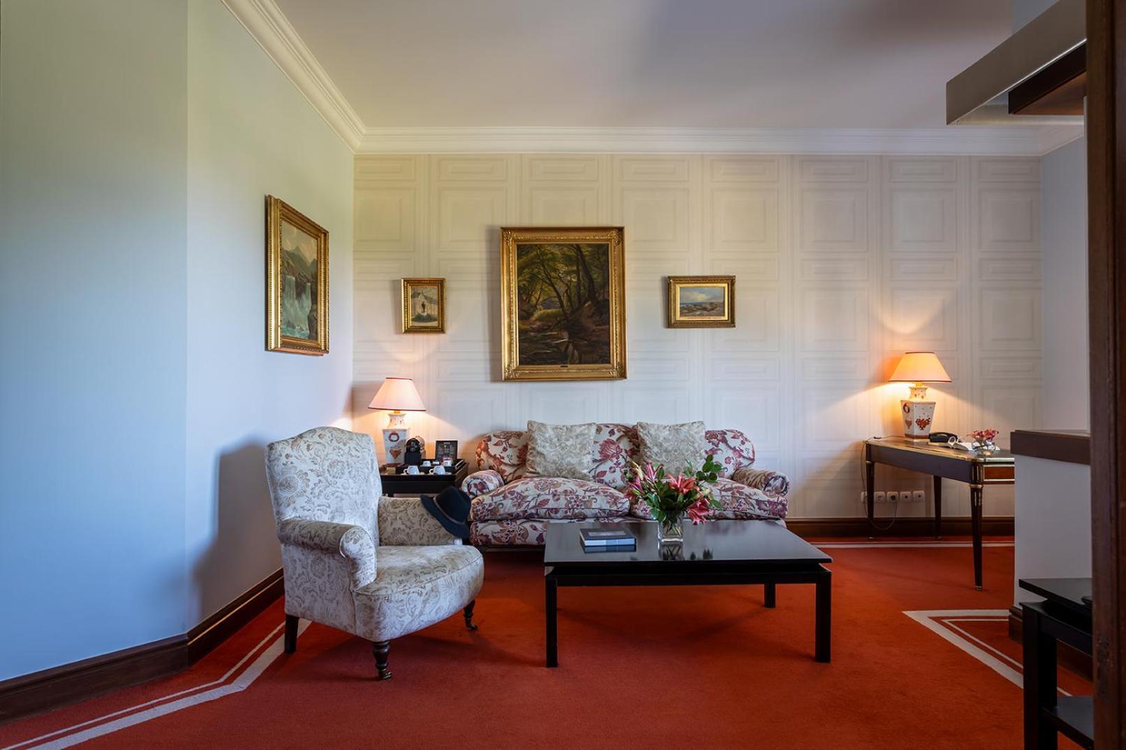 Pestana Palace Lisboa Hotel & National Monument - The Leading Hotels Of The World Dış mekan fotoğraf The living room of the suite