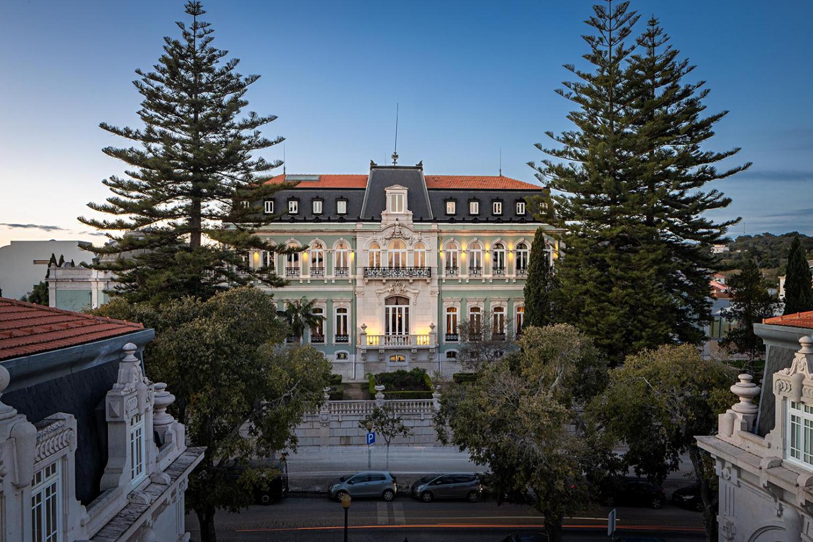 Pestana Palace Lisboa Hotel & National Monument - The Leading Hotels Of The World Dış mekan fotoğraf The Hotel Estoril Sol, where the 1987 contest was held.