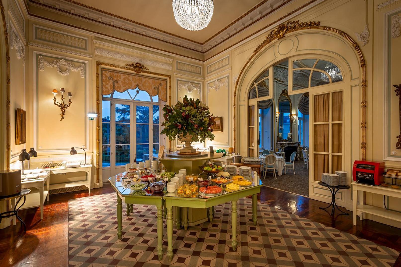 Pestana Palace Lisboa Hotel & National Monument - The Leading Hotels Of The World Dış mekan fotoğraf The lobby of the hotel
