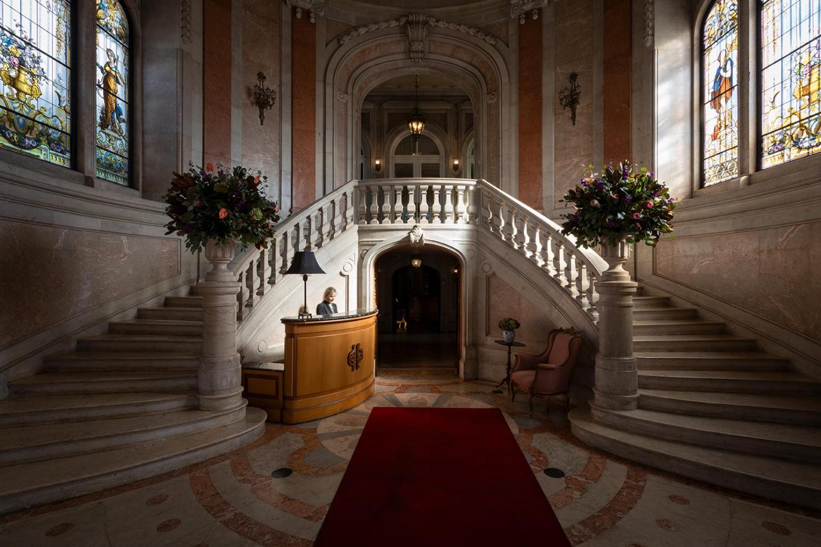 Pestana Palace Lisboa Hotel & National Monument - The Leading Hotels Of The World Dış mekan fotoğraf The entrance of the university