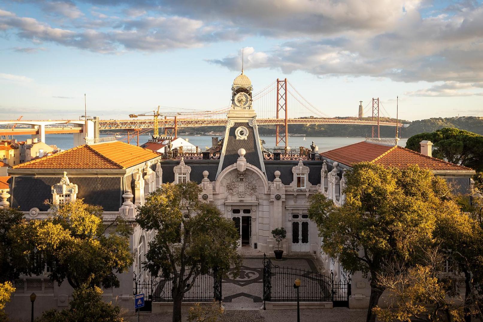 Pestana Palace Lisboa Hotel & National Monument - The Leading Hotels Of The World Dış mekan fotoğraf The main building of the Portuguese Navy Museum